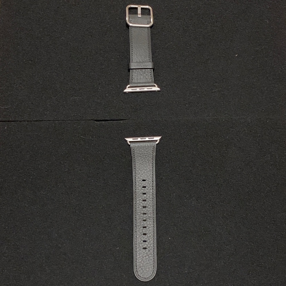 Apple Watch Leather Classic Buckle in Black
